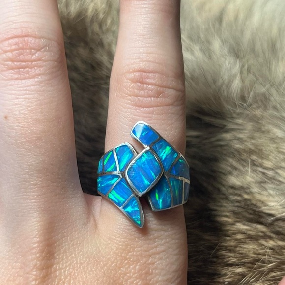 Vintage sterling silver blue and green opal inlay bypass ring - Picture 3 of 4
